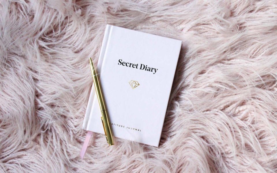 Secret Diary Buch mit Einem Goldkugelschreiber